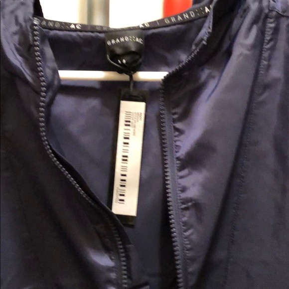 Windbreaker - Picture 5 of 6